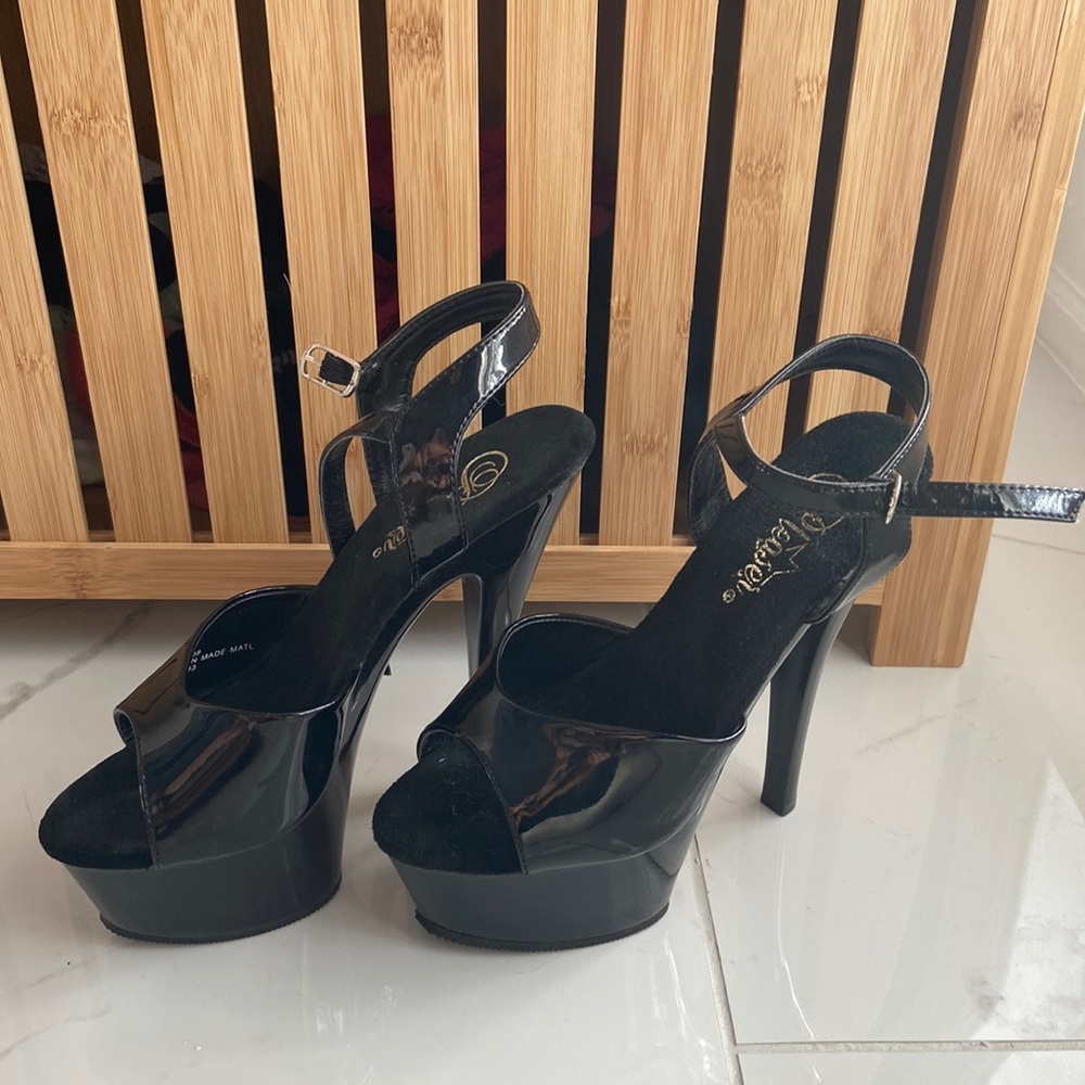 Like New Pleaser Kiss 209 Black Patent Platform Heels